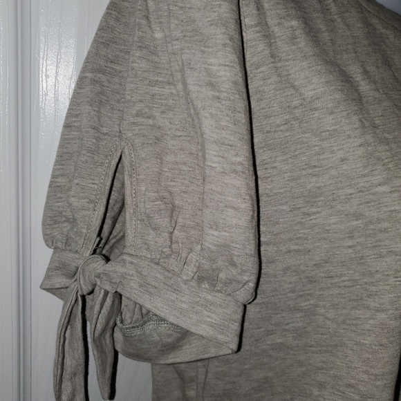 Grey Audele Top w/tie Sleeves NWT SZ M - Picture 2 of 2